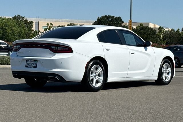 Used 2018 Dodge Charger SXT RWD image 4