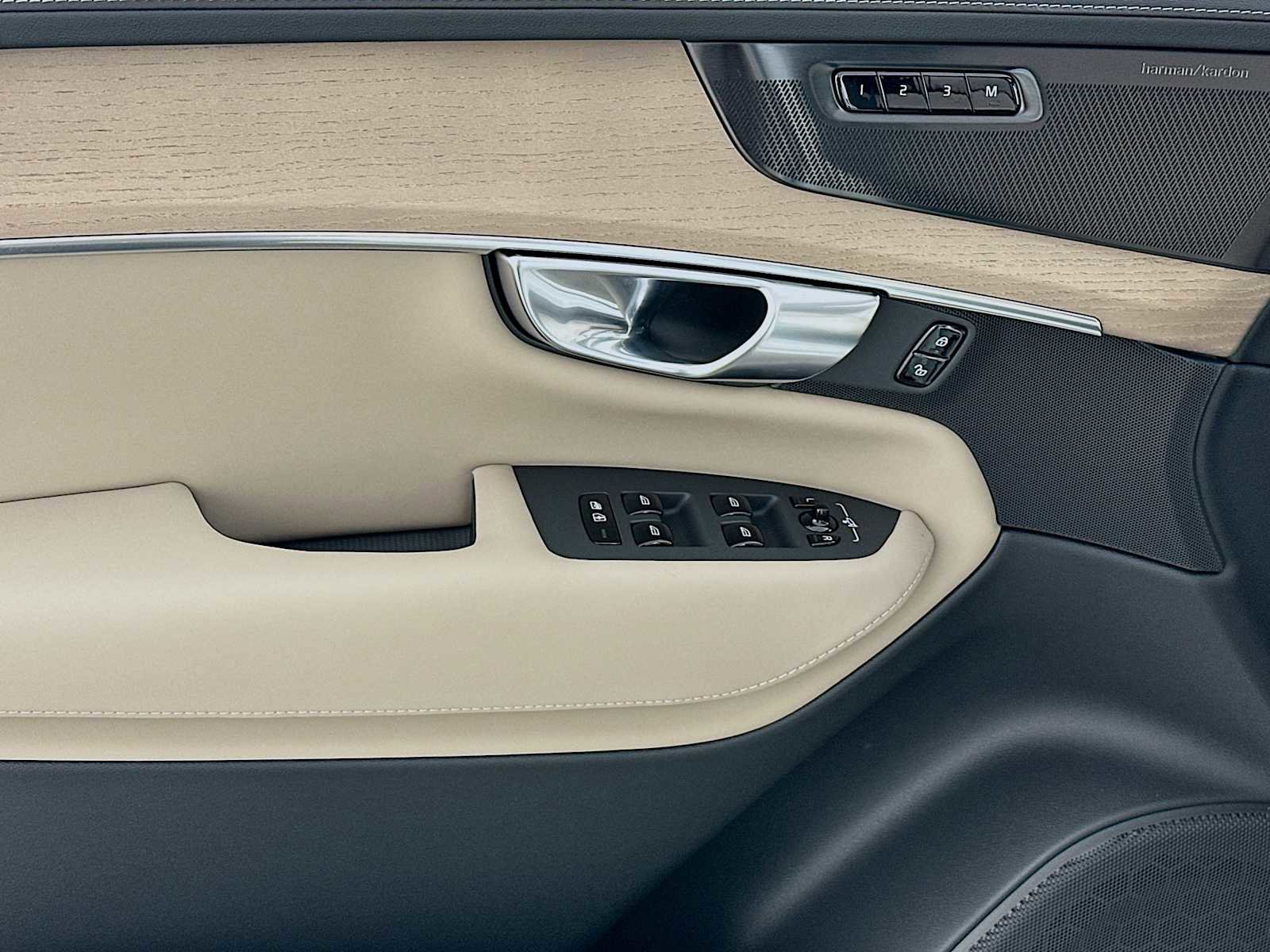 New 2026 Volvo XC90 B5 Plus image 17