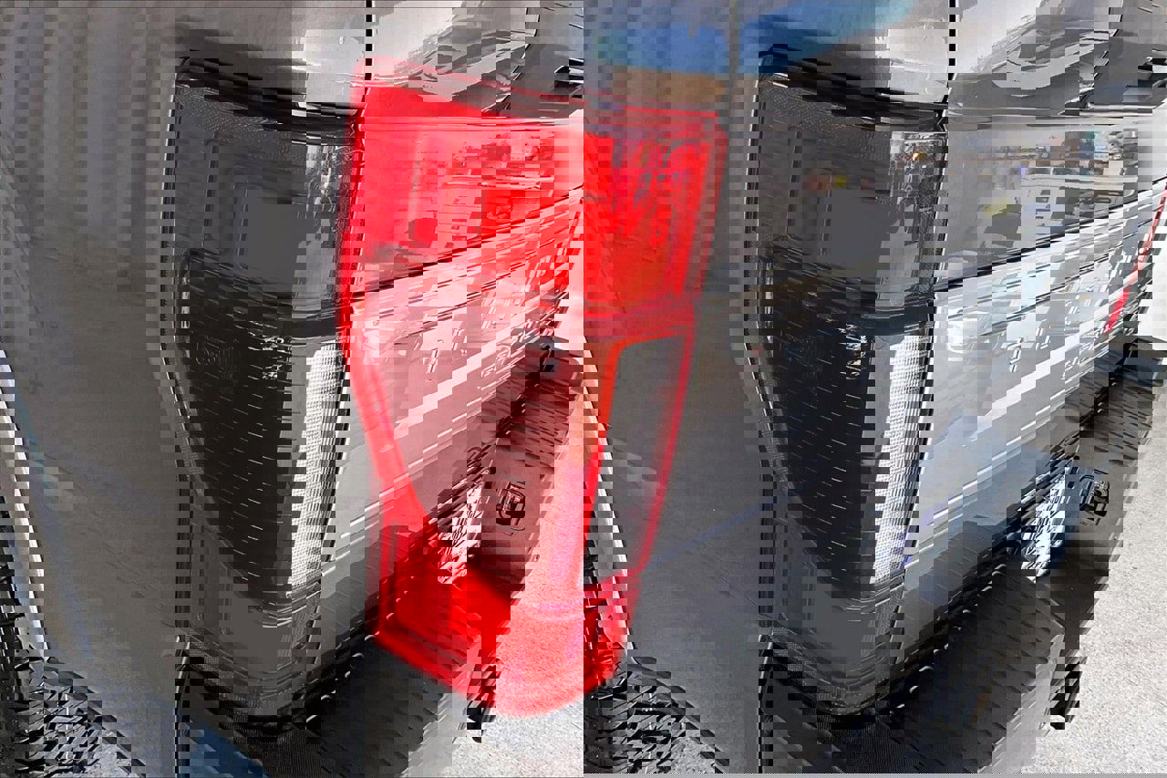 Certified 2021 Ford F250 Platinum w/ Tremor Off-Road Package image 29