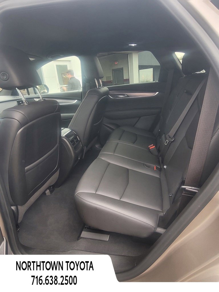 Used 2022 Cadillac XT5 Luxury w/ LPO, Floor Liner Package AWD/4WD image 18