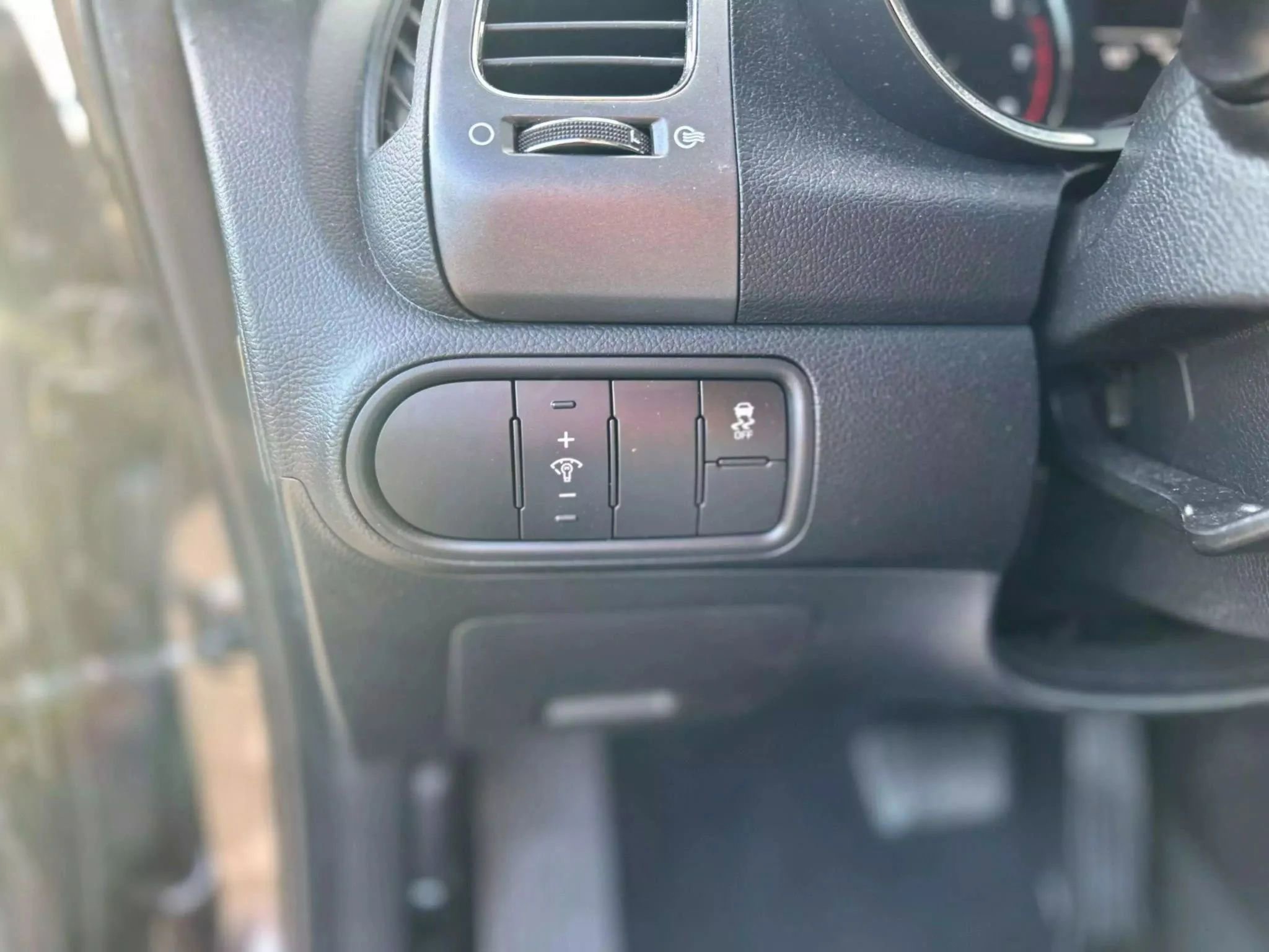 Used 2018 Kia Forte LX image 13