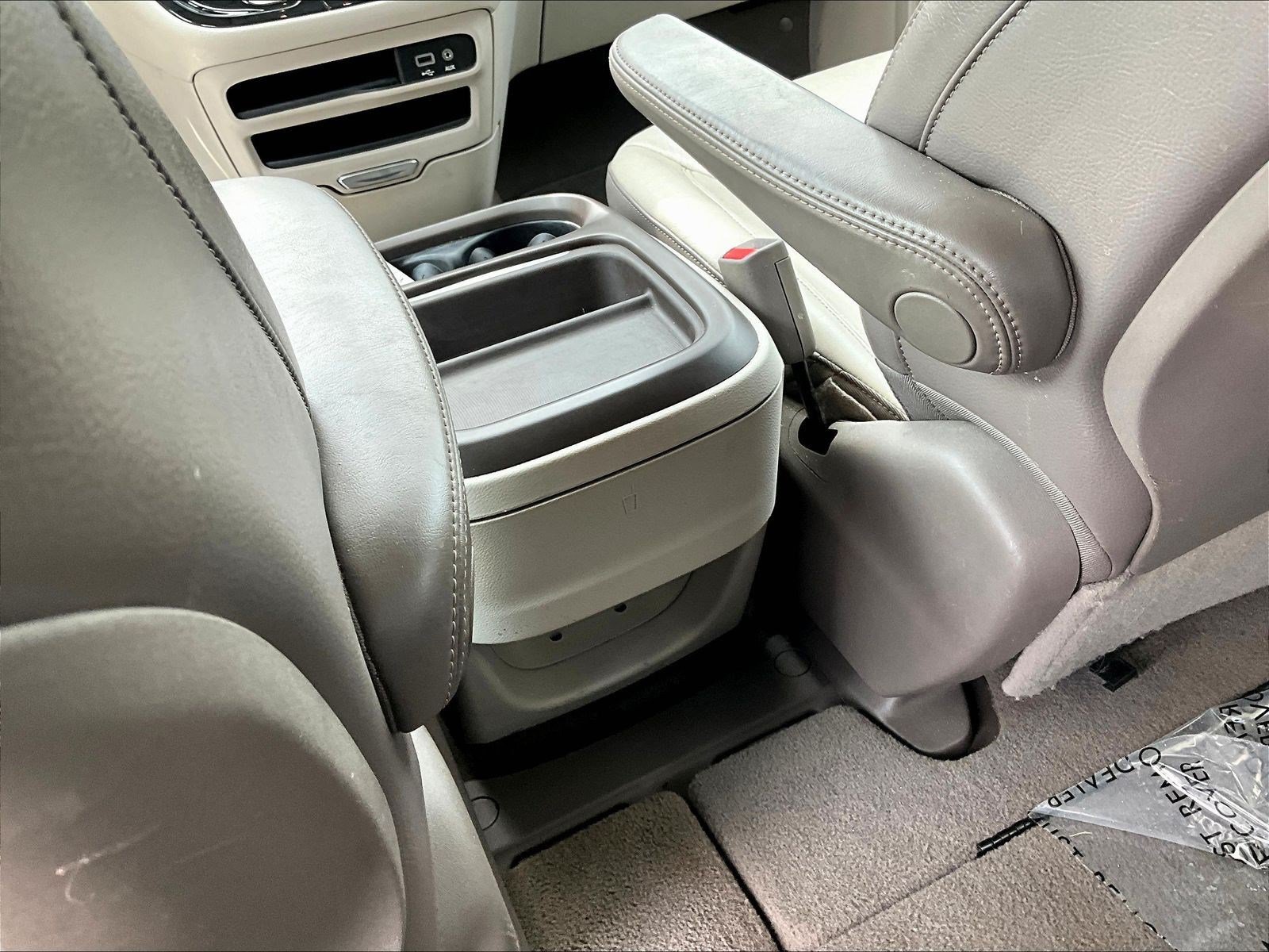 Used 2017 Chrysler Pacifica Touring-L FWD image 17