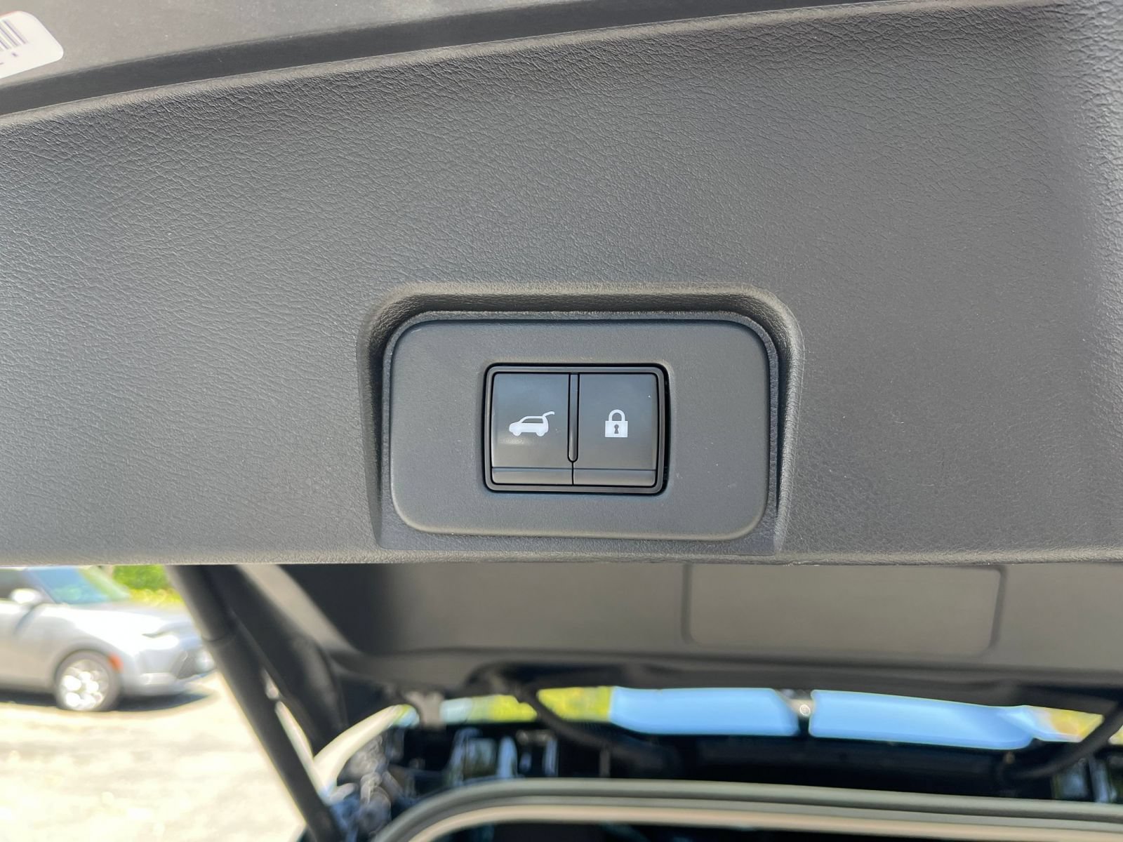 Used 2025 Nissan Rogue SV FWD image 25