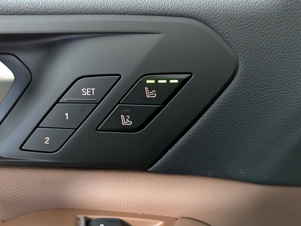 Used 2021 BMW X5 xDrive40i w/ Premium Package 2 image 16