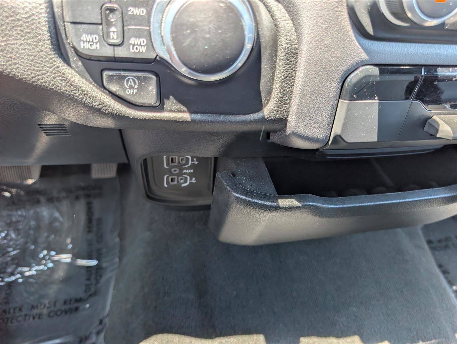 Used 2023 RAM 1500 4x4 Crew Cab image 23