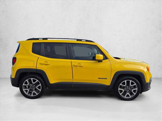 Used 2016 Jeep Renegade Latitude FWD image 4