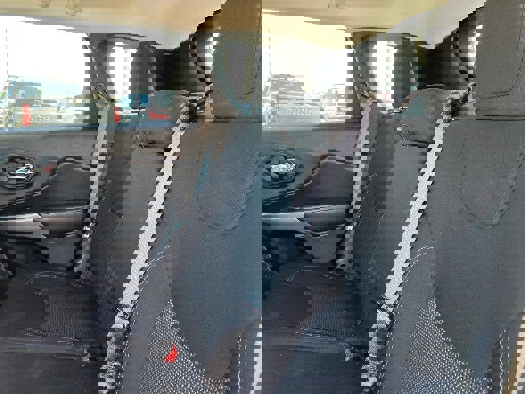 Used 2021 Jeep Cherokee Latitude image 11