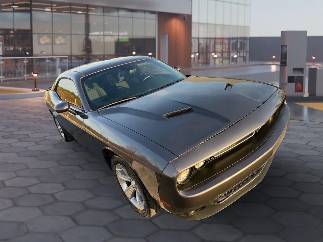 Used 2019 Dodge Challenger SXT image 4