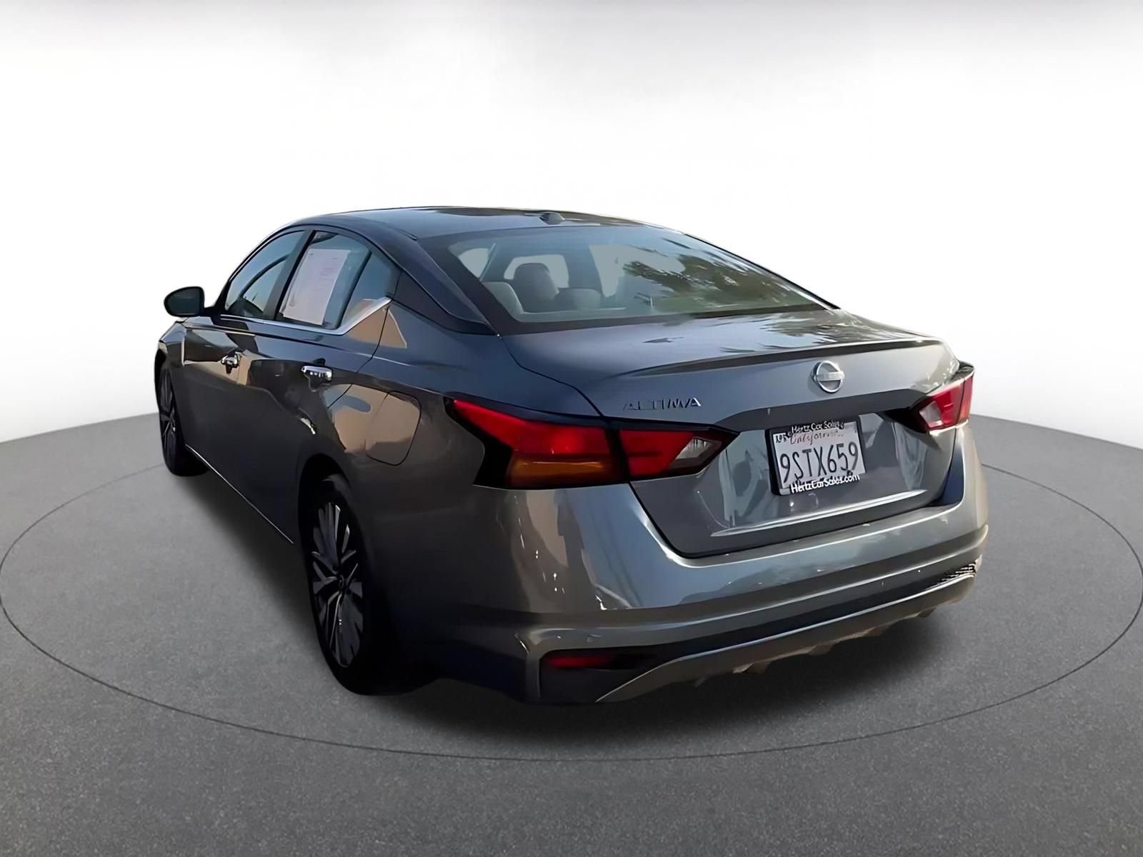 Used 2025 Nissan Altima 2.5 SV FWD image 10