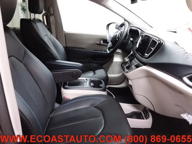 Used 2021 Chrysler Pacifica Touring-L image 14