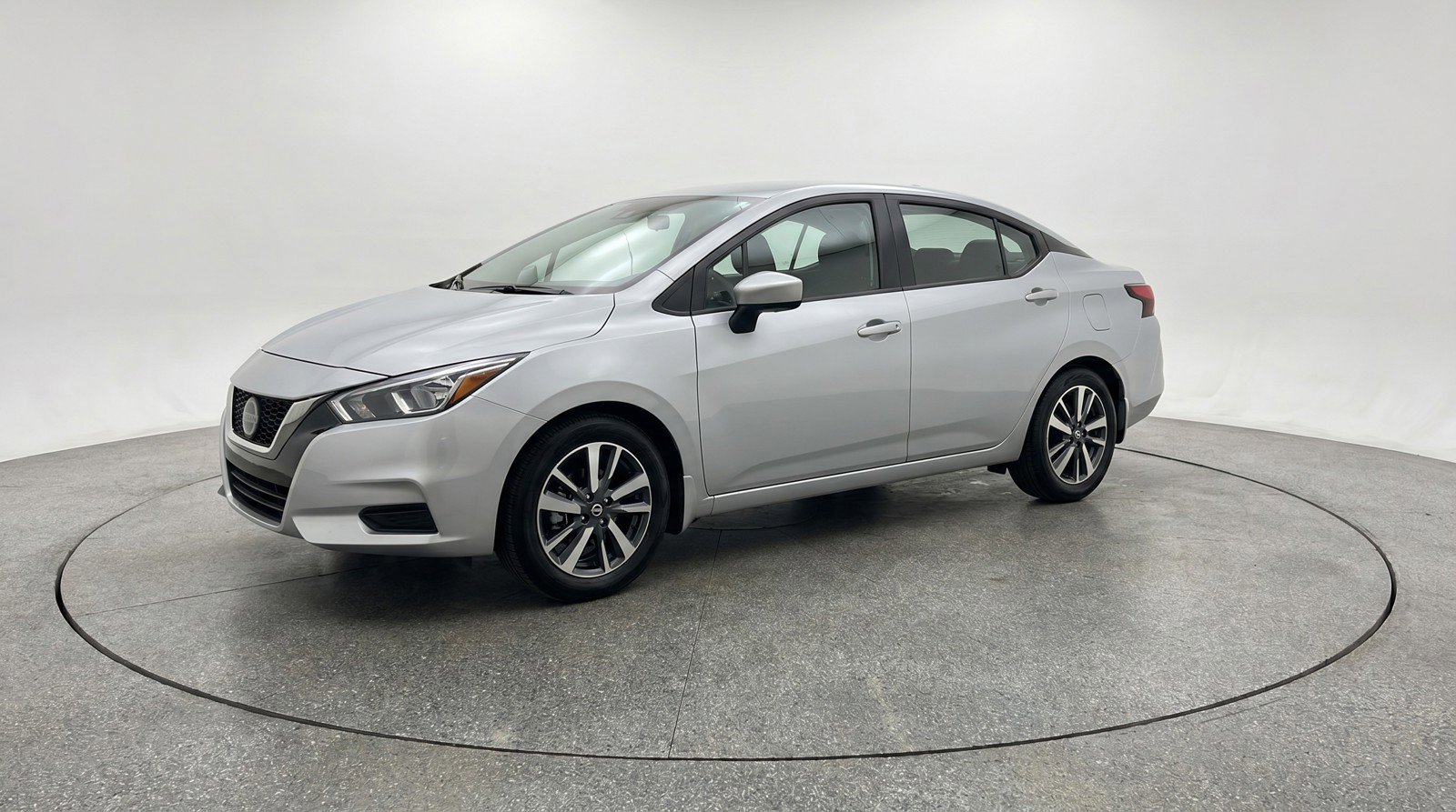 Used 2025 Nissan Versa SV image 3