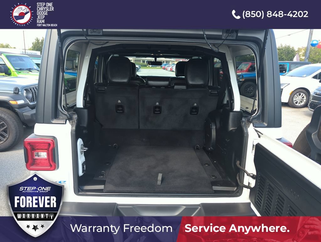 Used 2022 Jeep Wrangler Unlimited Sahara w/ Cold Weather Group AWD/4WD image 28
