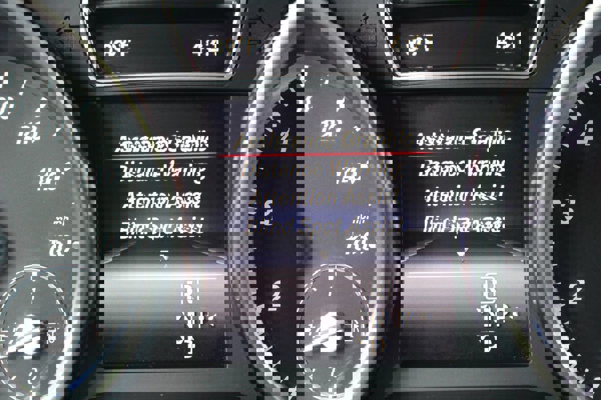 Used 2015 Mercedes-Benz GL 550 4MATIC image 33