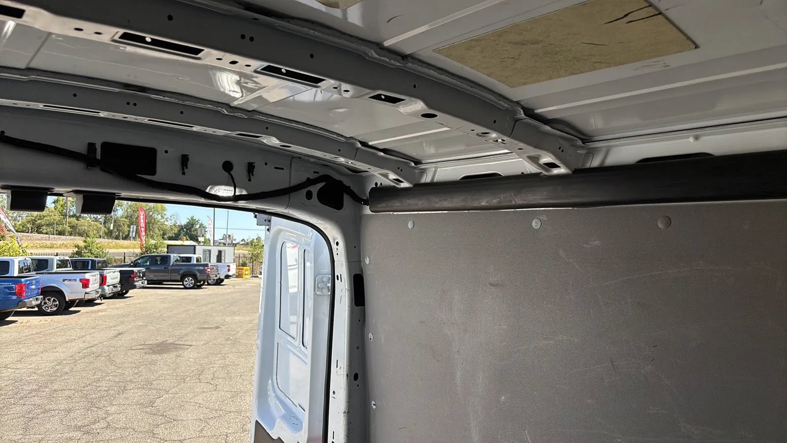 Used 2020 Ford Transit 250 Medium Roof RWD image 31