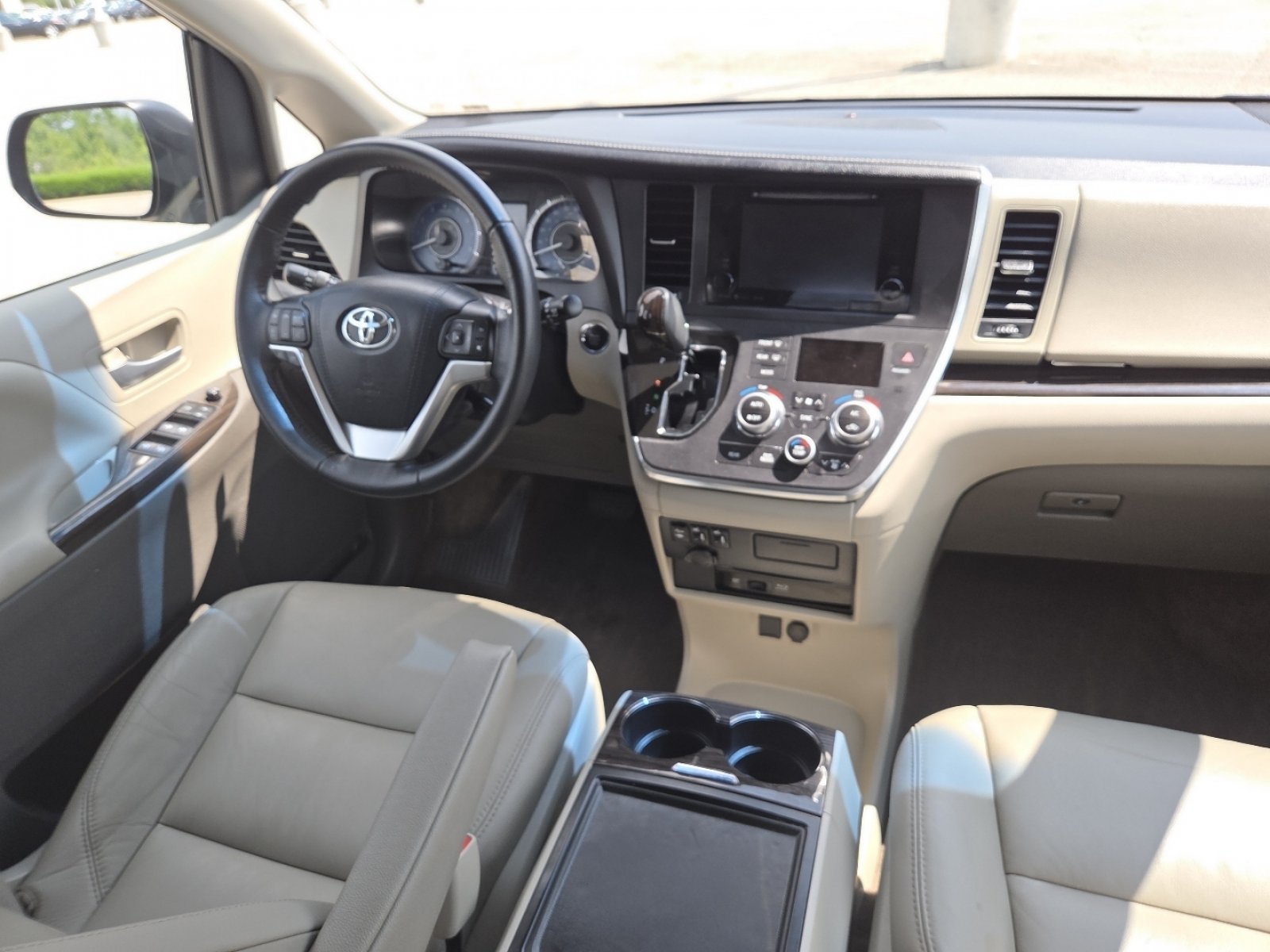 Used 2017 Toyota Sienna XLE Premium AWD/4WD image 23