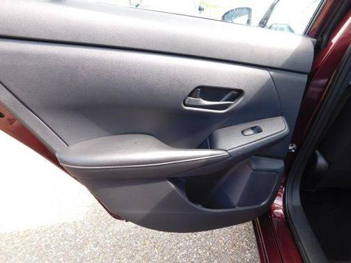Used 2025 Nissan Sentra SV FWD image 8