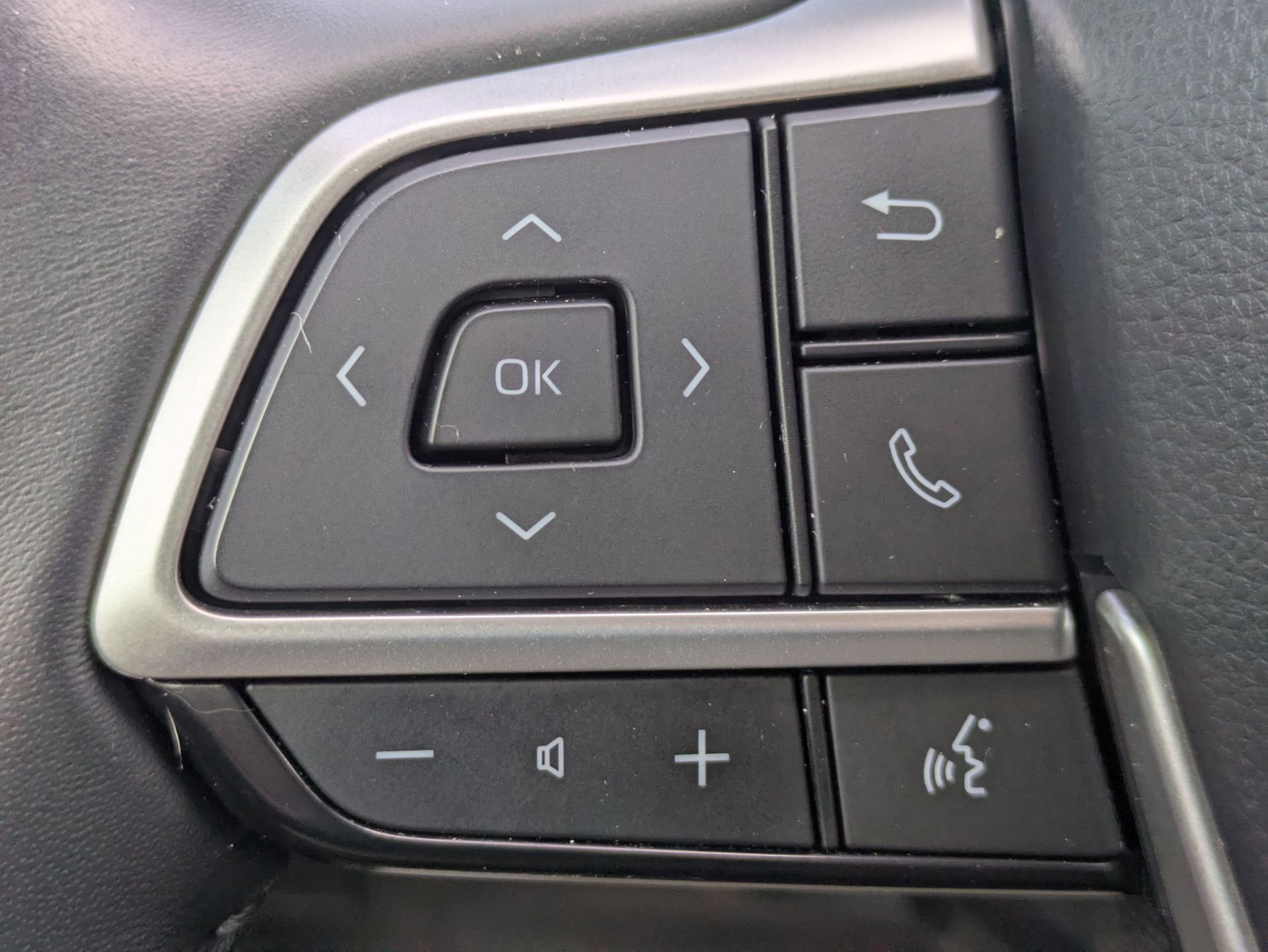 Used 2022 Toyota Highlander XLE image 31