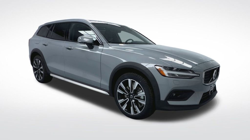 New 2026 Volvo V60 B5 Cross Country Ultra w/ Climate Package image 17
