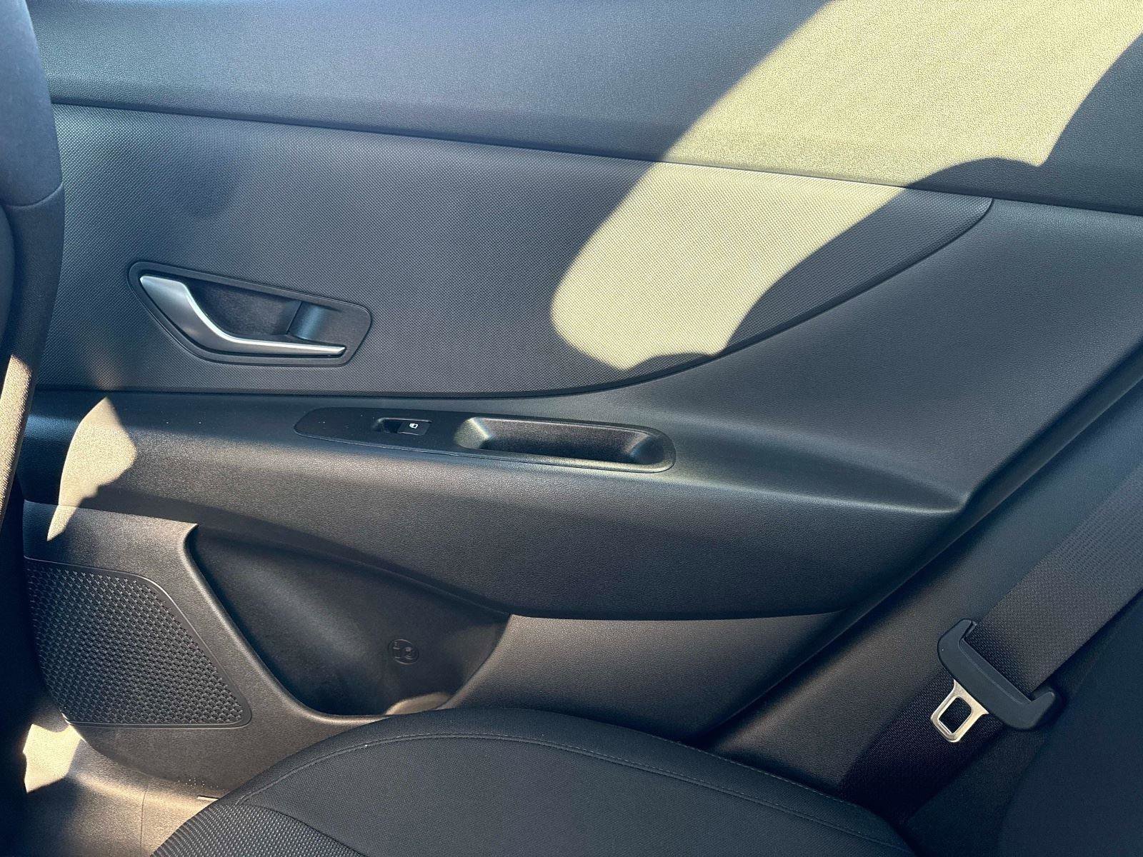 Certified 2023 Hyundai Elantra SE w/ Cargo Package image 15