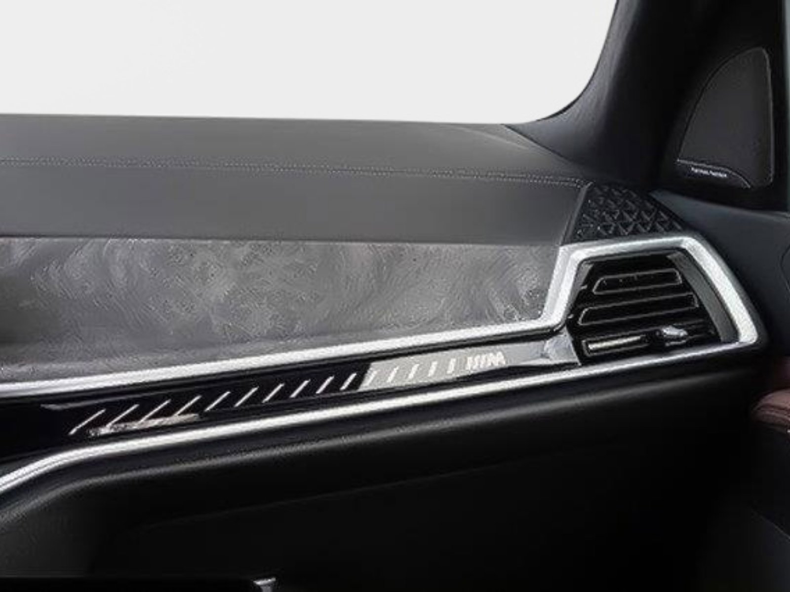 Used 2023 BMW X7 M60i image 45