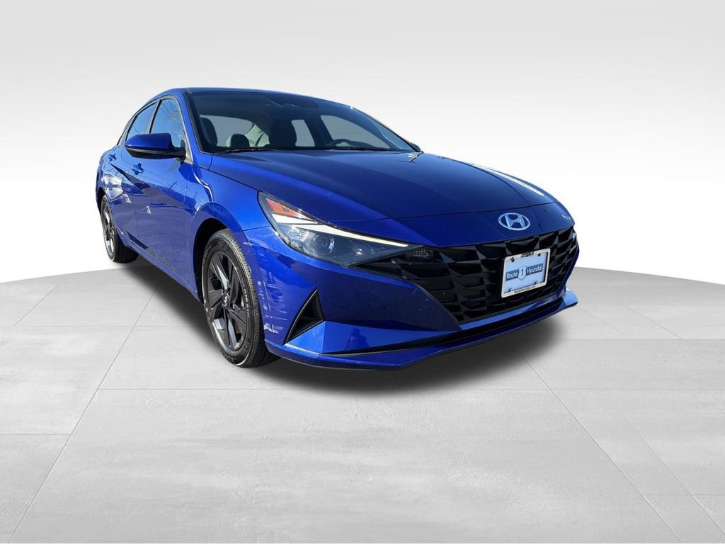 Used 2023 Hyundai Elantra SEL image 1
