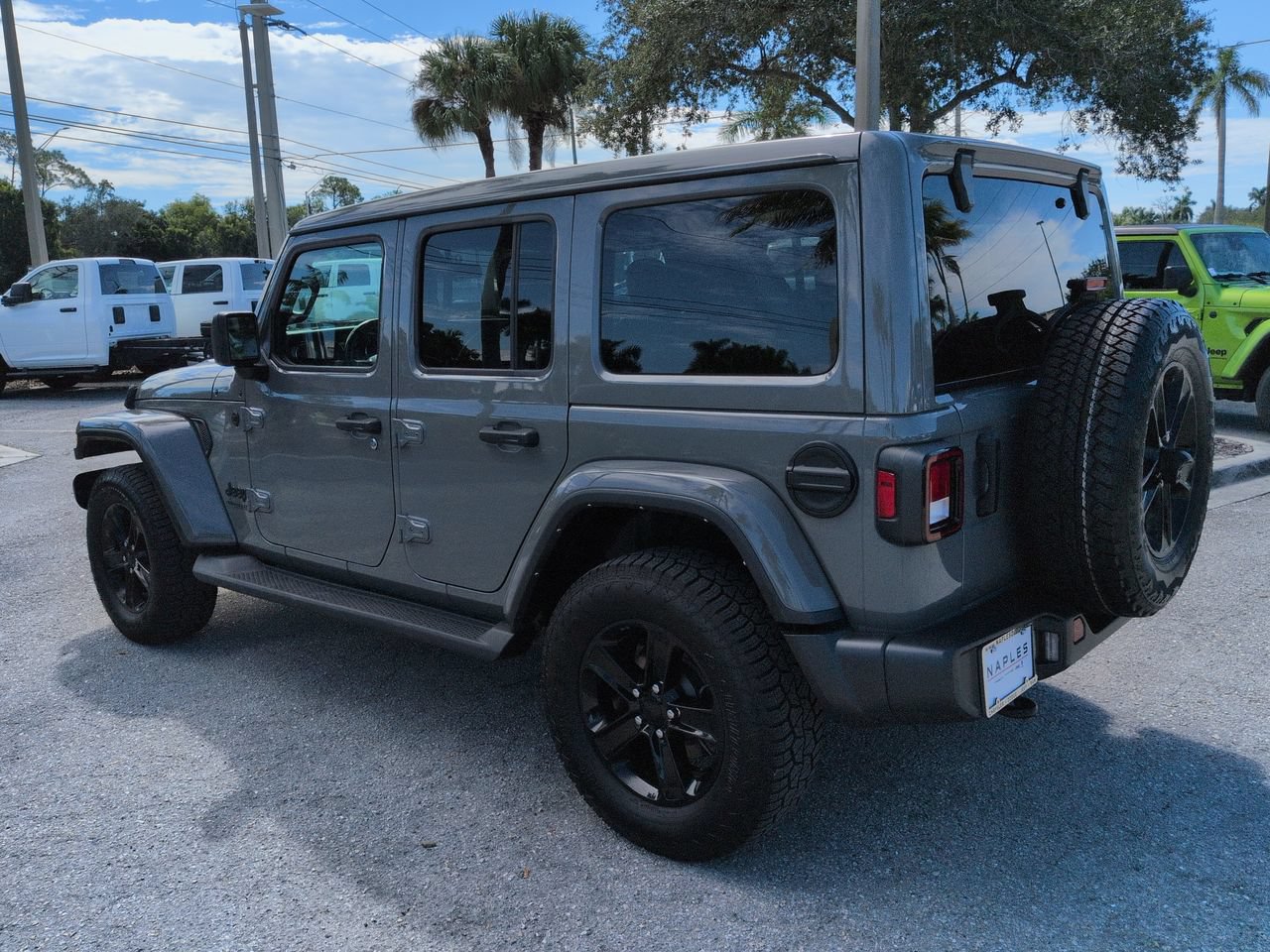 Used 2021 Jeep Wrangler Unlimited Sahara AWD/4WD image 7