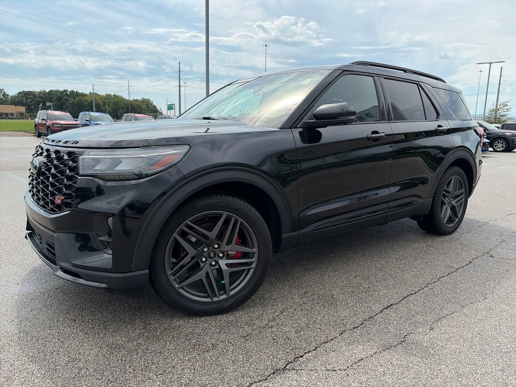 Used 2025 Ford Explorer ST w/ Sun And Sound Package AWD/4WD image 4