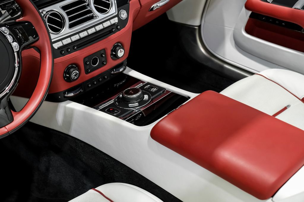 Used 2018 Rolls-Royce Dawn image 26