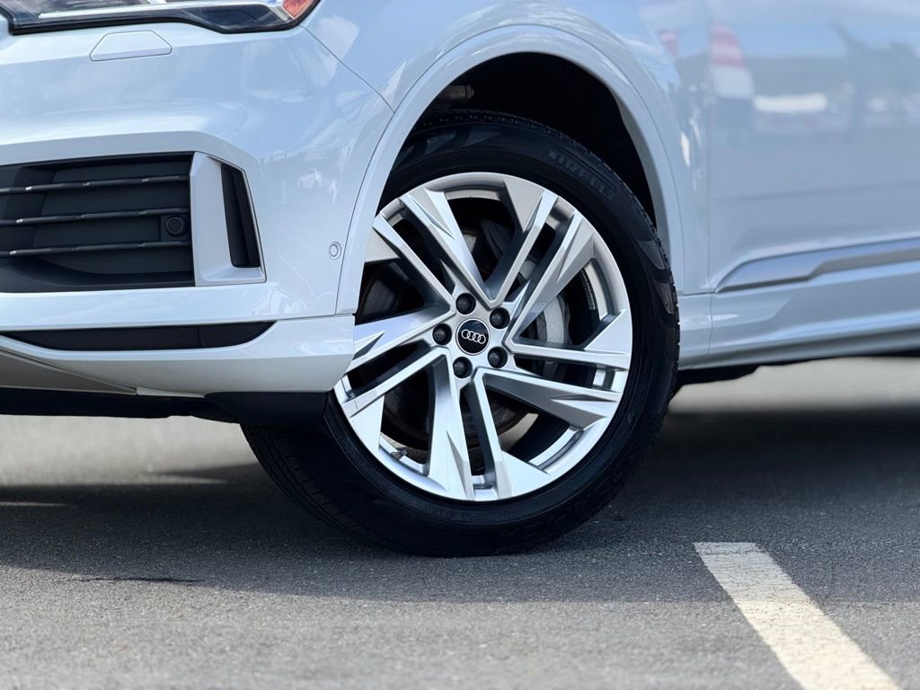 Used 2023 Audi Q7 2.0T Premium Plus w/ Premium Plus Package AWD/4WD image 2