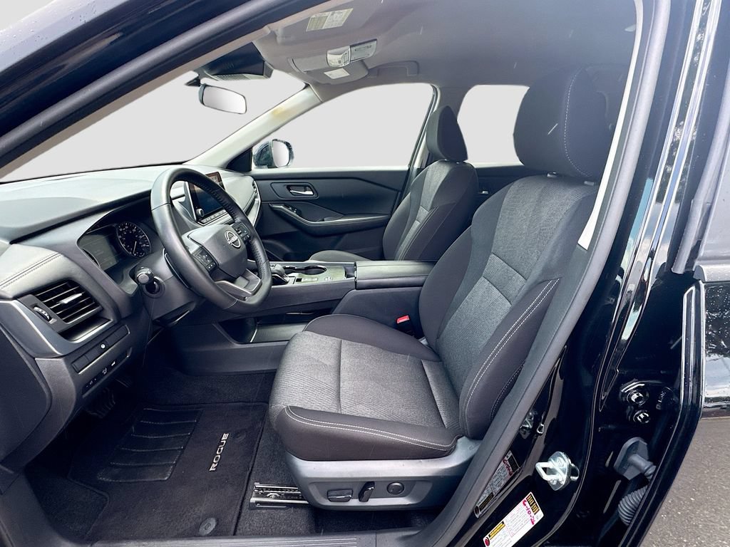 Certified 2025 Nissan Rogue SV FWD image 31