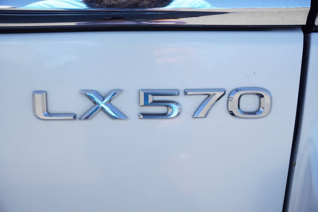 Used 2014 Lexus LX 570 4WD w/ Luxury Package image 13