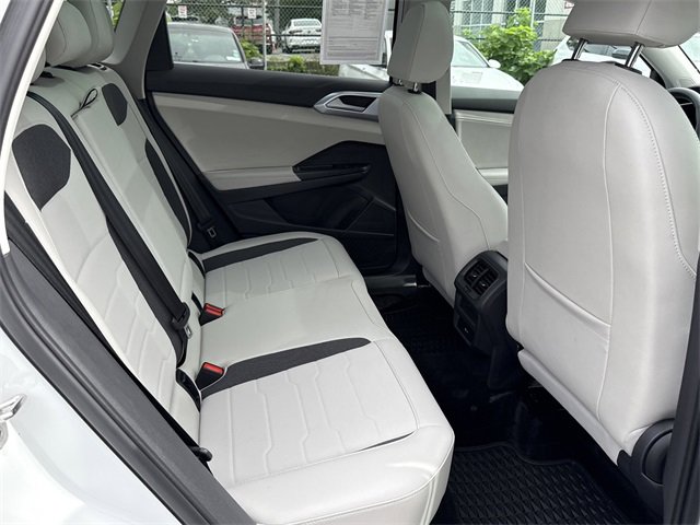 Used 2025 Volkswagen Taos SE image 32