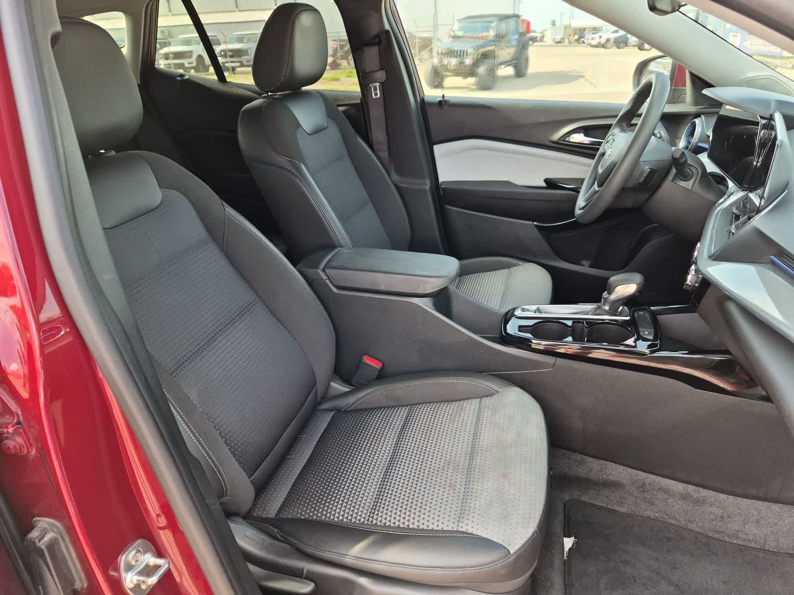 Used 2024 Chevrolet Trax LT FWD image 26