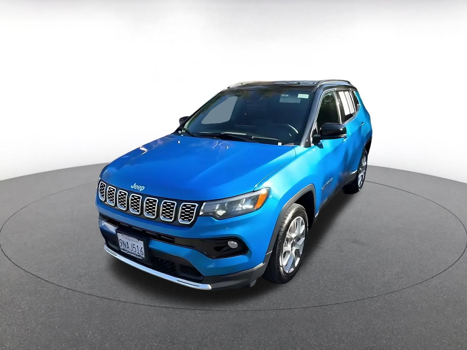 Used 2025 Jeep Compass Limited AWD/4WD image 6