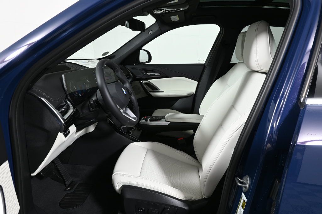 New 2026 BMW X1 xDrive28i w/ Technology Package AWD/4WD image 3