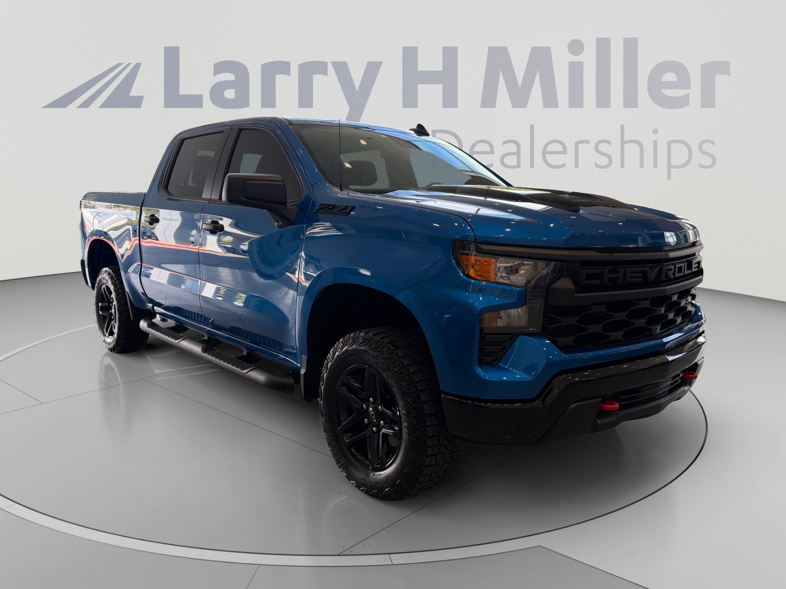 Used 2024 Chevrolet Silverado 1500 Custom Trail Boss w/ LPO, Dark Essentials Package AWD/4WD image 7