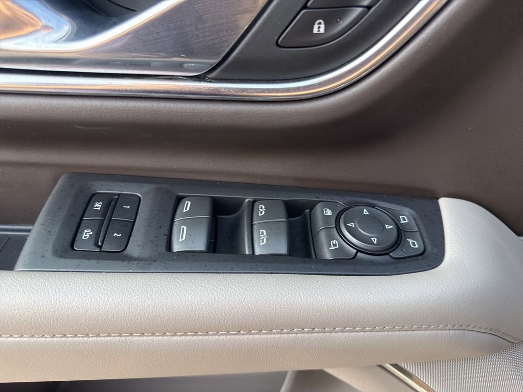 Used 2023 Chevrolet Suburban Z71 w/ Luxury Package image 31