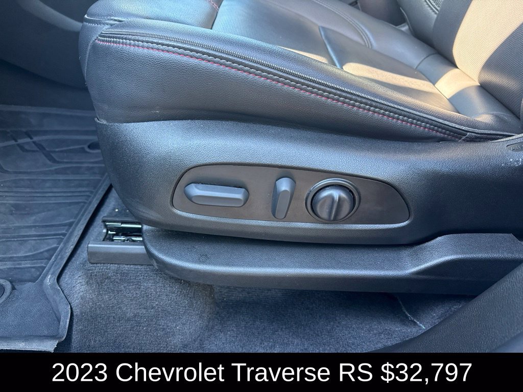 Used 2023 Chevrolet Traverse RS w/ LPO, Floor Liner Package AWD/4WD image 13