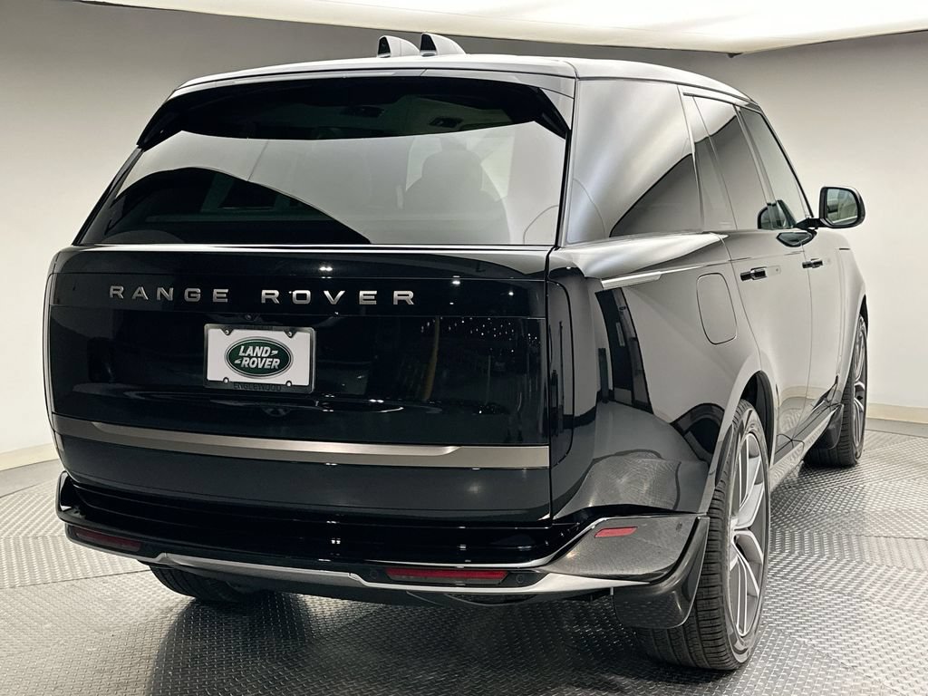 Used 2025 Land Rover Range Rover SE AWD/4WD image 3