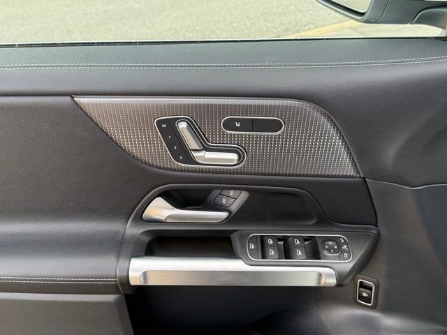 Used 2023 Mercedes-Benz GLB 250 image 16