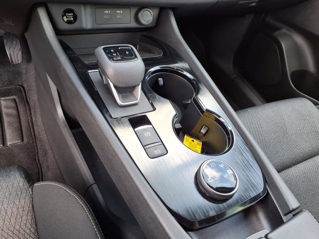 Certified 2025 Nissan Rogue SV image 10