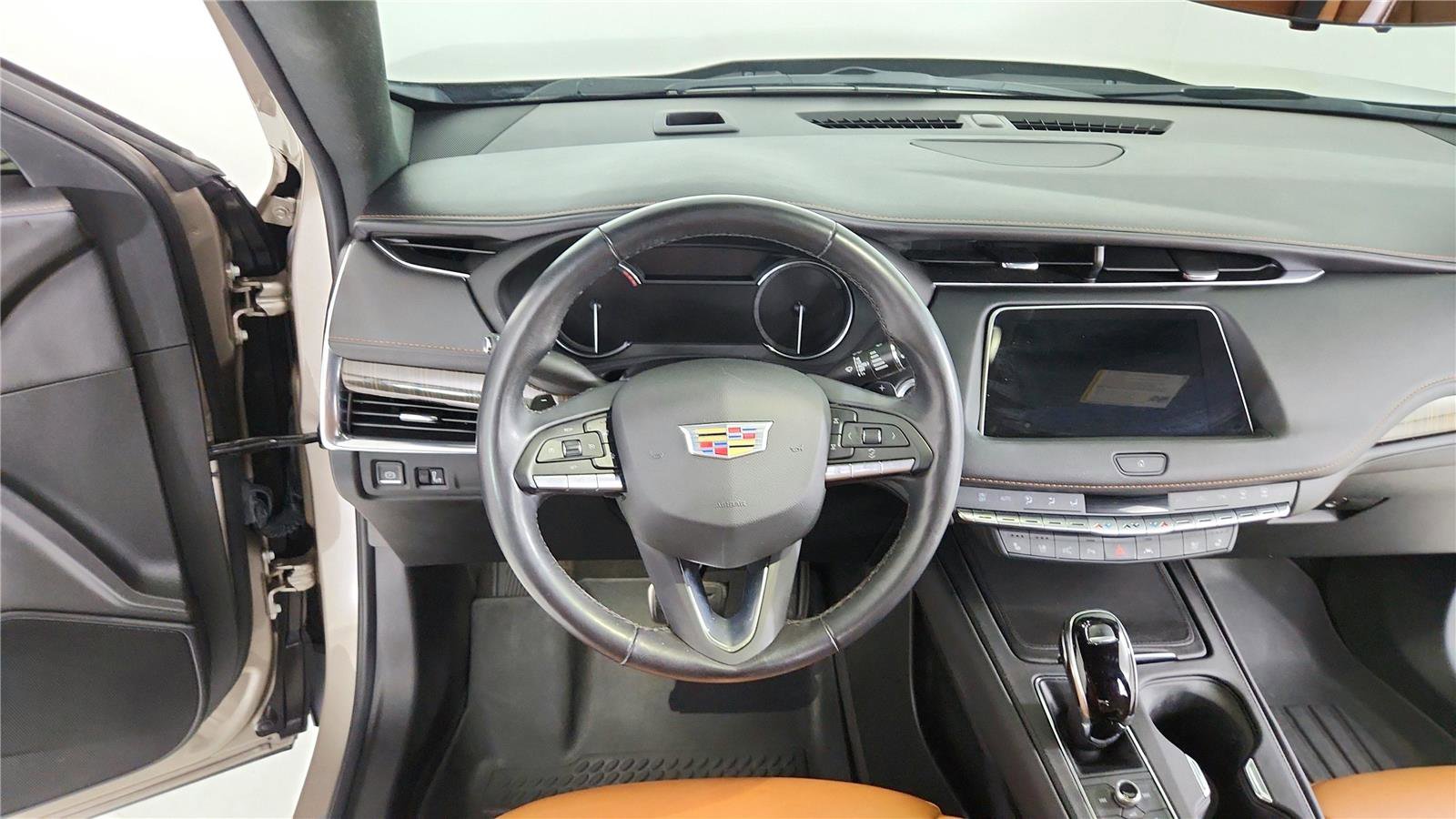 Used 2022 Cadillac XT4 Premium Luxury w/ Enhanced Visibility Package AWD/4WD image 13