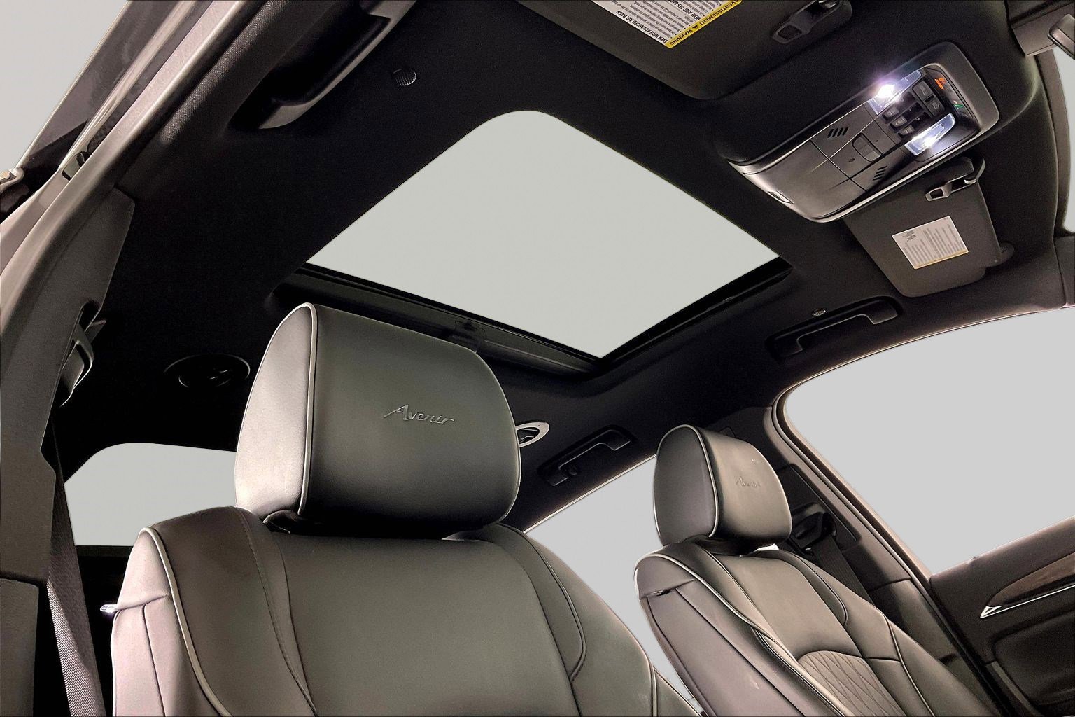Used 2023 Buick Enclave Avenir image 28