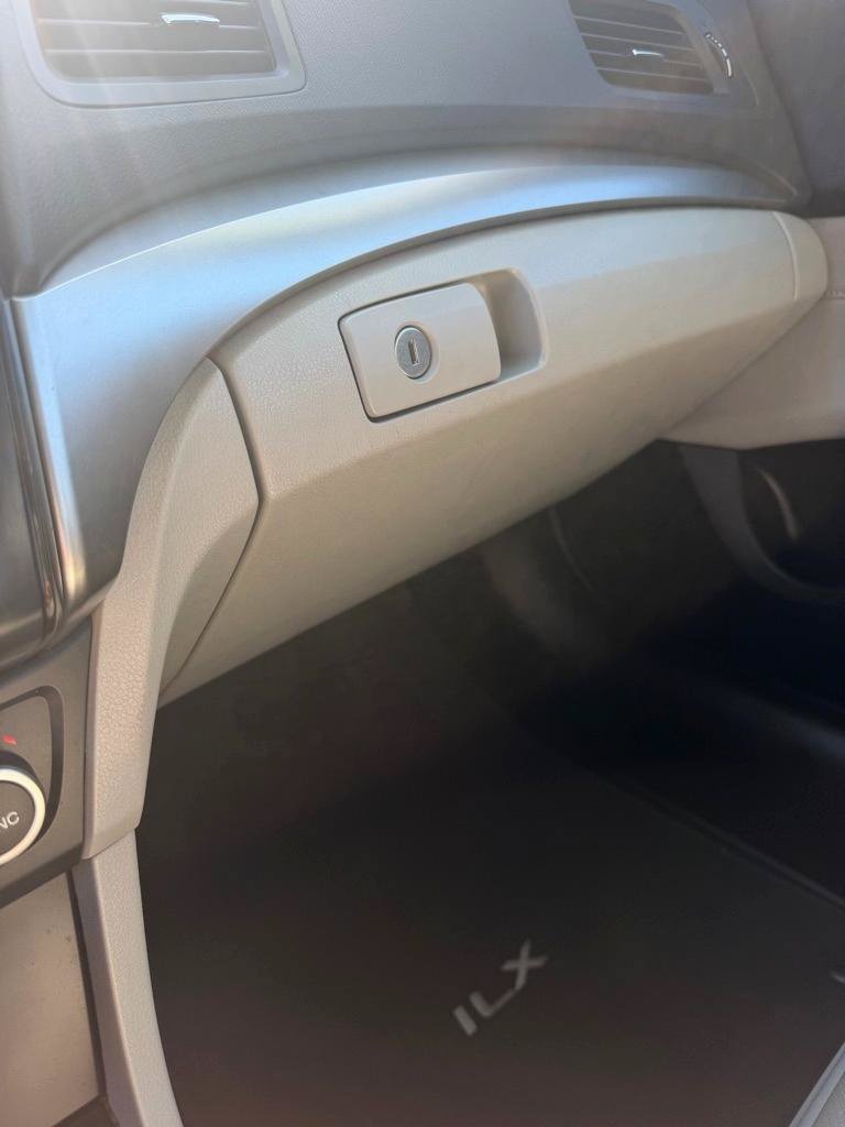 Used 2018 Acura ILX FWD image 18