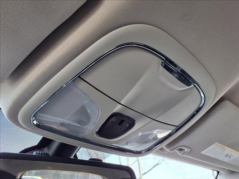 Used 2017 Jeep Cherokee Latitude w/ Safety/Convenience Group image 23