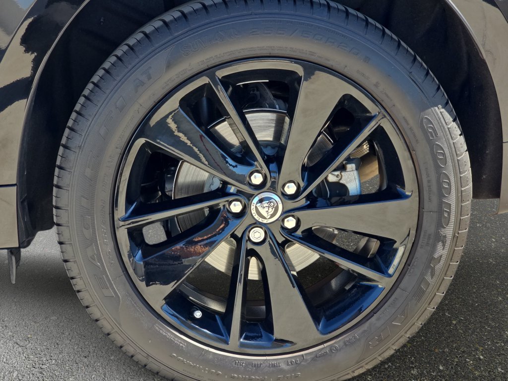 Certified 2025 Jaguar F-PACE R-Dynamic S AWD/4WD image 34