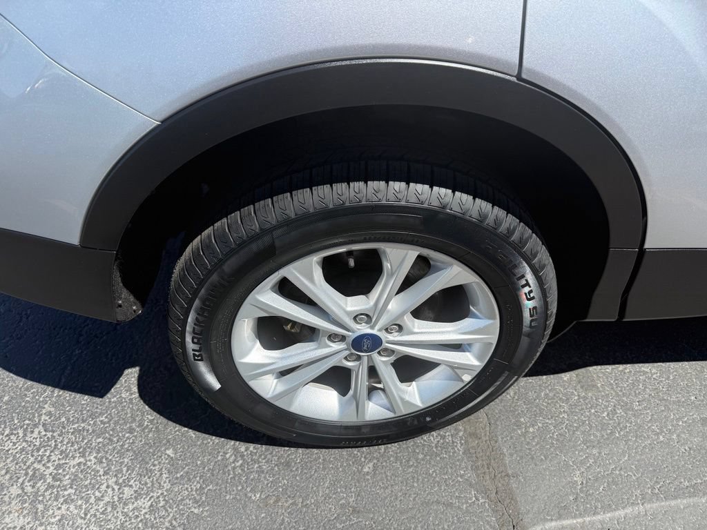Used 2017 Ford Escape SE AWD/4WD image 9