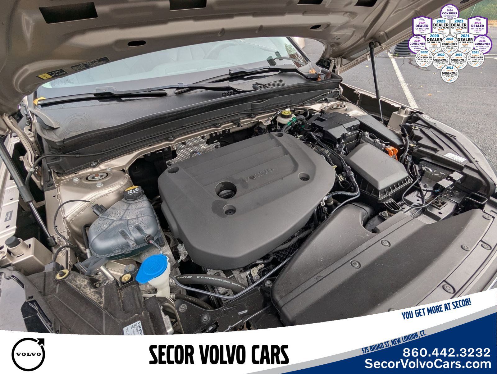 Certified 2023 Volvo XC40 B5 Plus image 27