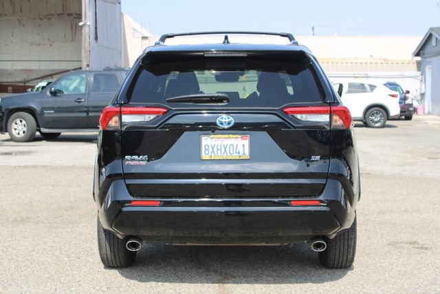 Used 2021 Toyota RAV4 SE w/ Weather & Moonroof Package AWD/4WD image 4