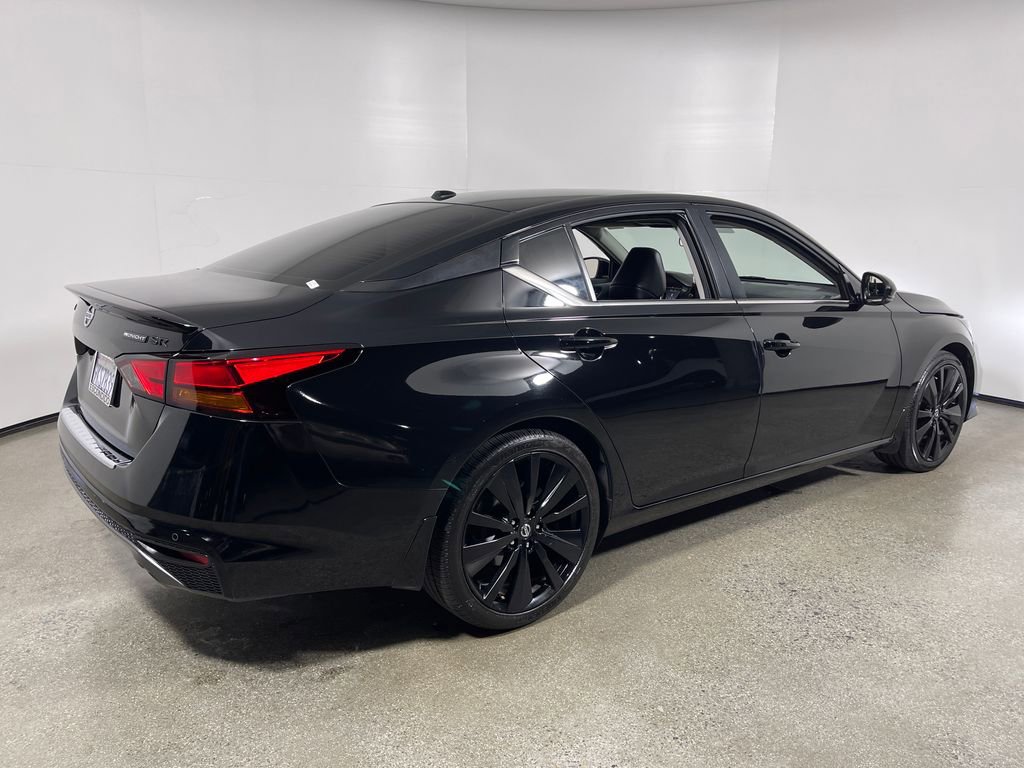 Used 2022 Nissan Altima 2.5 SR w/ Midnight Edition Package FWD image 3